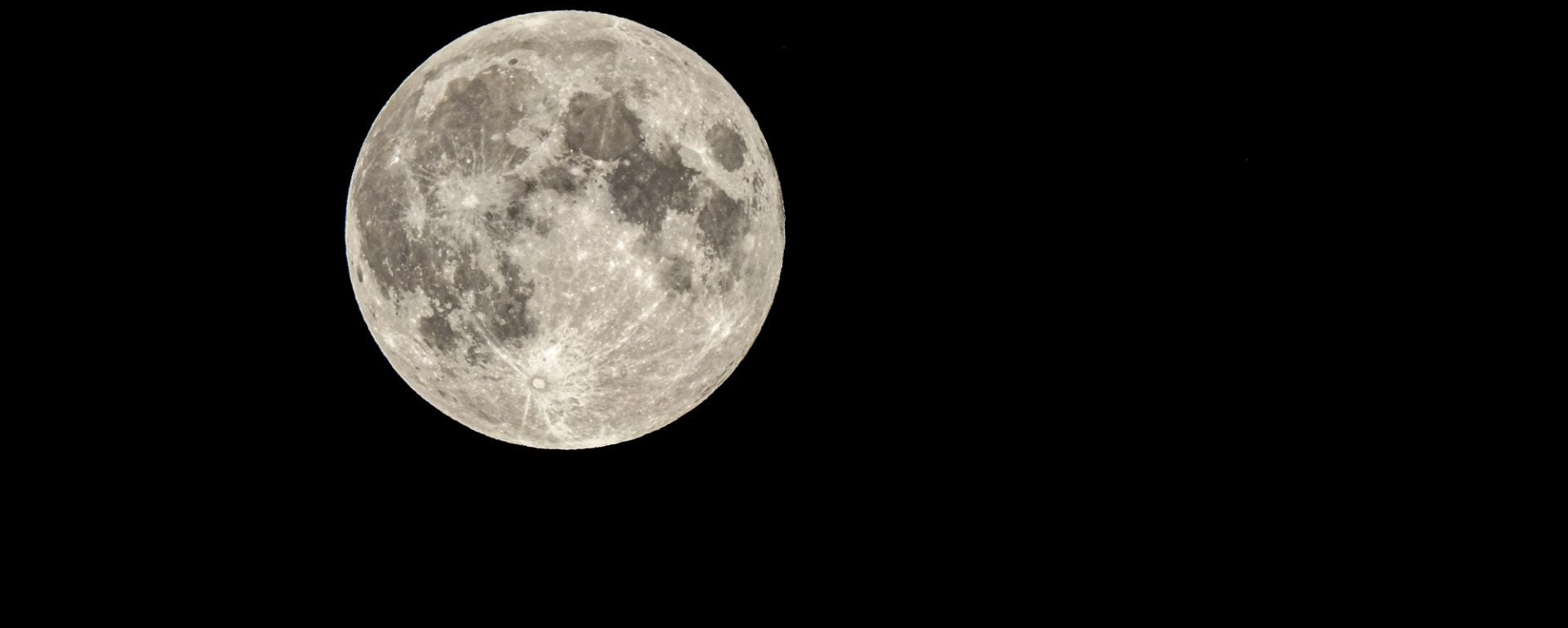 Bedtime Eclipse: How Does the Lunar Cycle Affect Your Sleep?