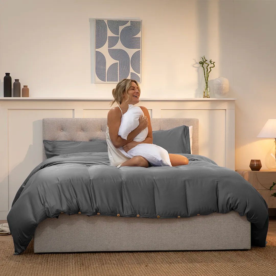[BBGrey] 100_Bamboo_Bedding_Set_Quiet_Grey_ woman holding the bedding