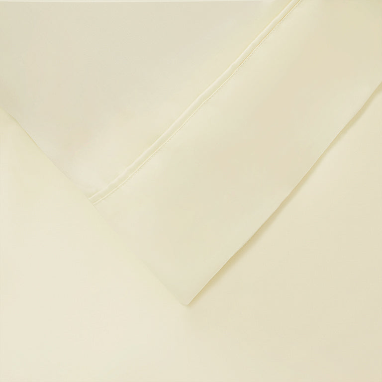 [SignaturePlusPebbleCreamDCSet] Bamboo_Lyocell_Duvet_Cover_Set_Cream_Woman_making_the_bed