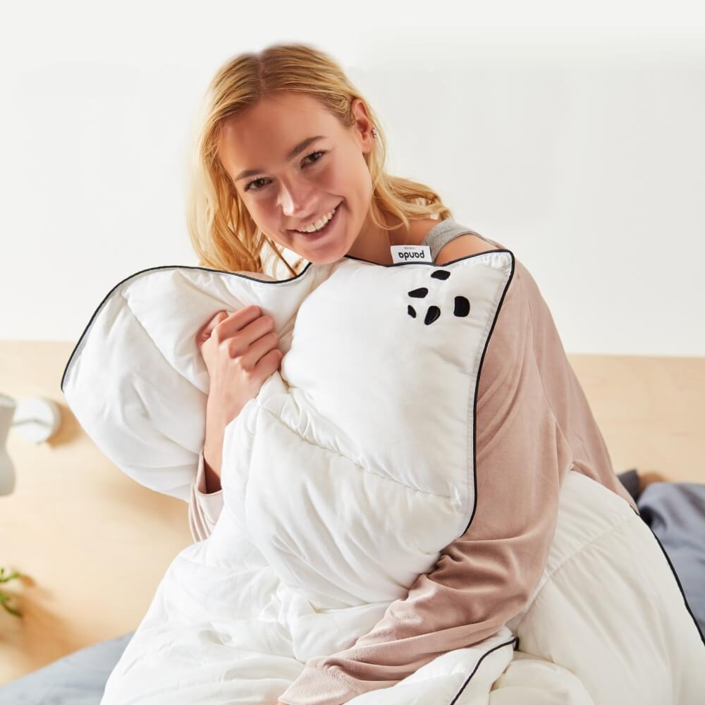 [CloudDuvet] Panda London The Cloud Bamboo Duvet Girl Huggin a Duvet on the Bed