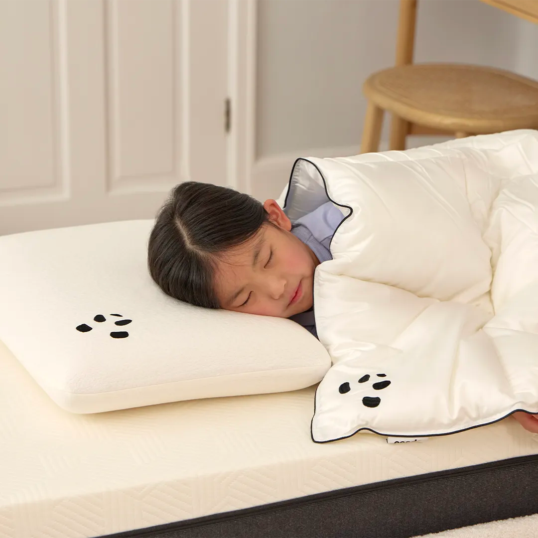 Girl sleeping on a Kids Bamboo Pillow covered with Duvet Bamboo Pillow