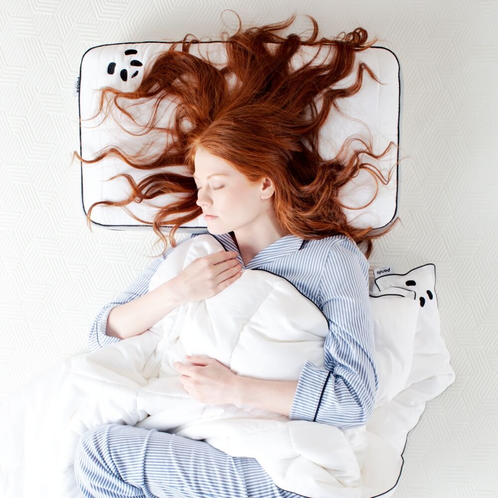 [HybridPillow] Red Hair Girl sleeping on a Hybrid Bamboo Pillow