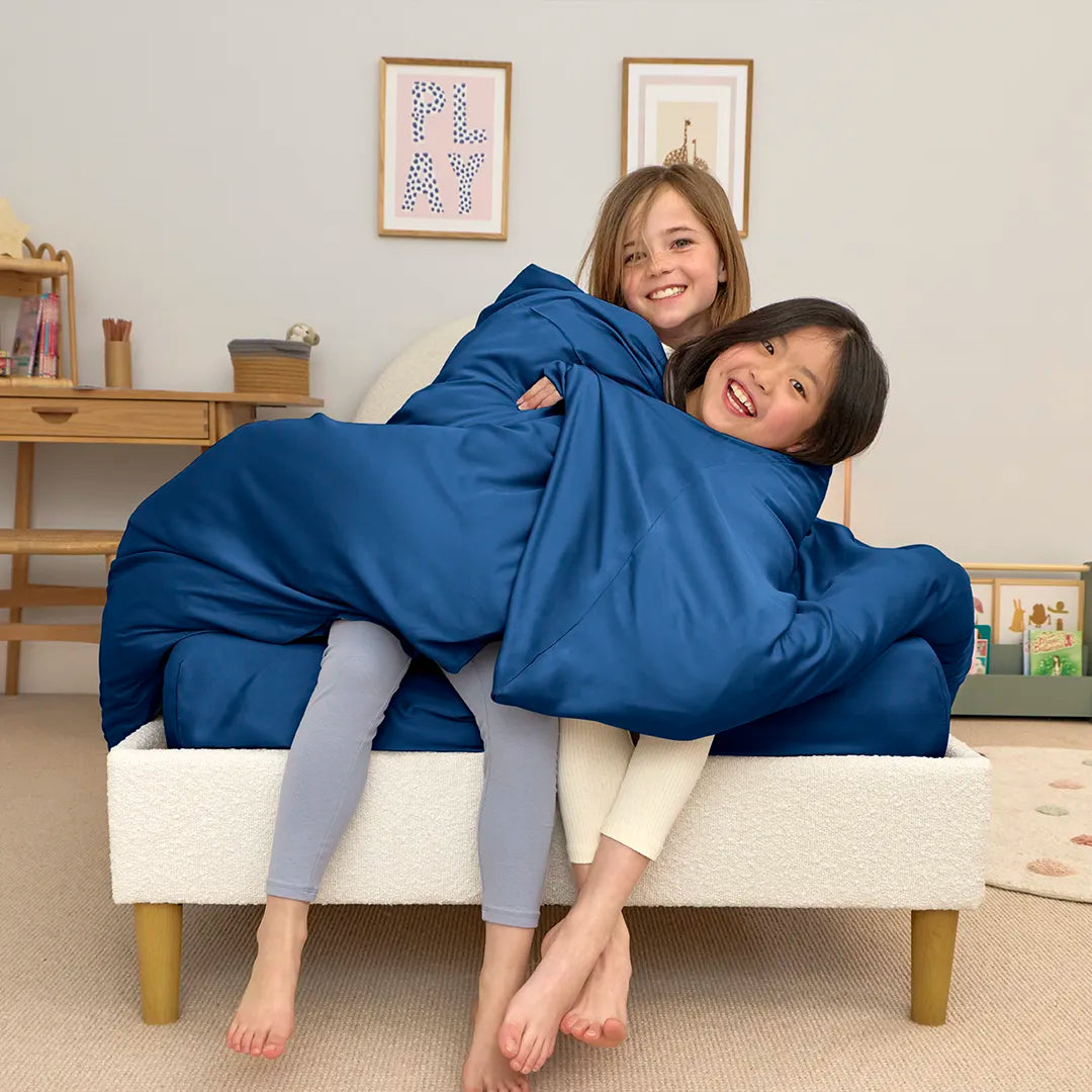 [FSKidsN] Kids Hugging on a _Bamboo_Bedding_Set_Navy_Blue_1