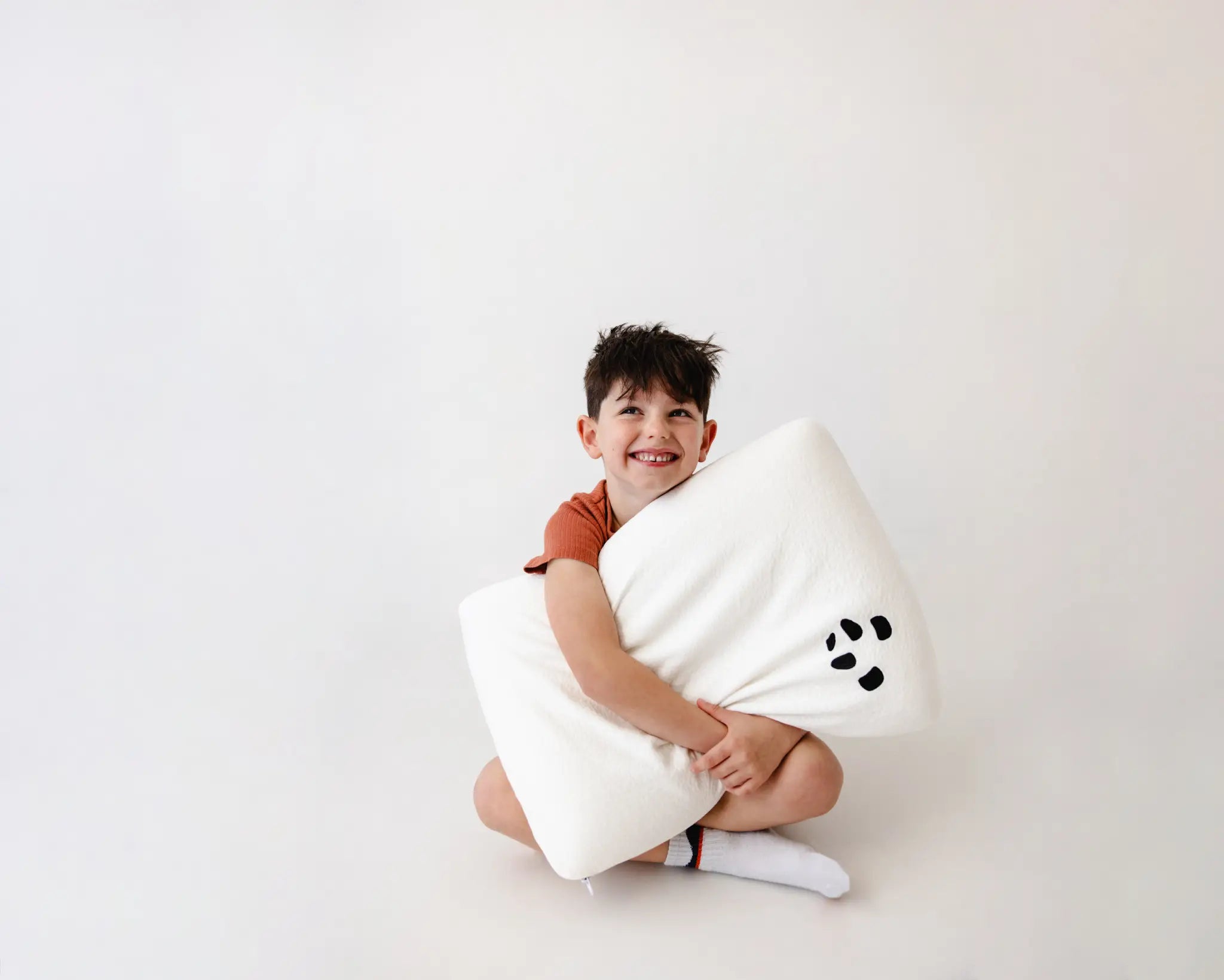 kid holding Panda pillow