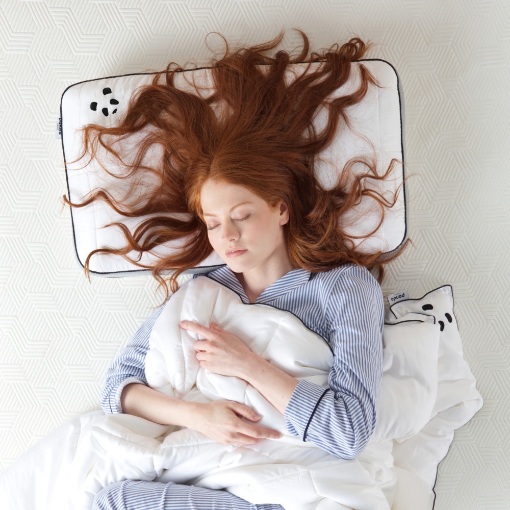 girl sleeping on a hybrid pillow